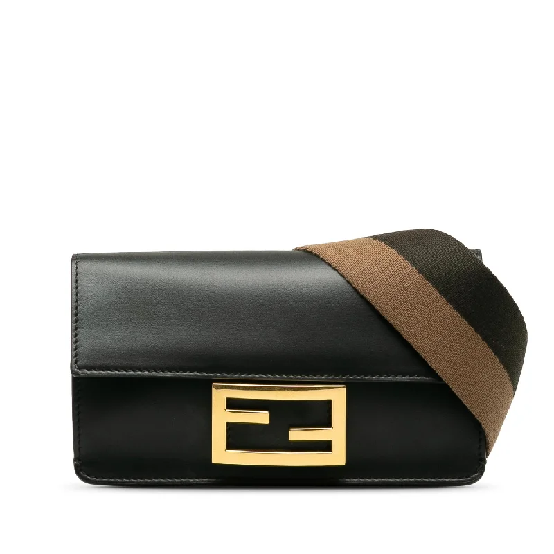 Fendi Mini Flat Baguette (SHG-4lY3vO)